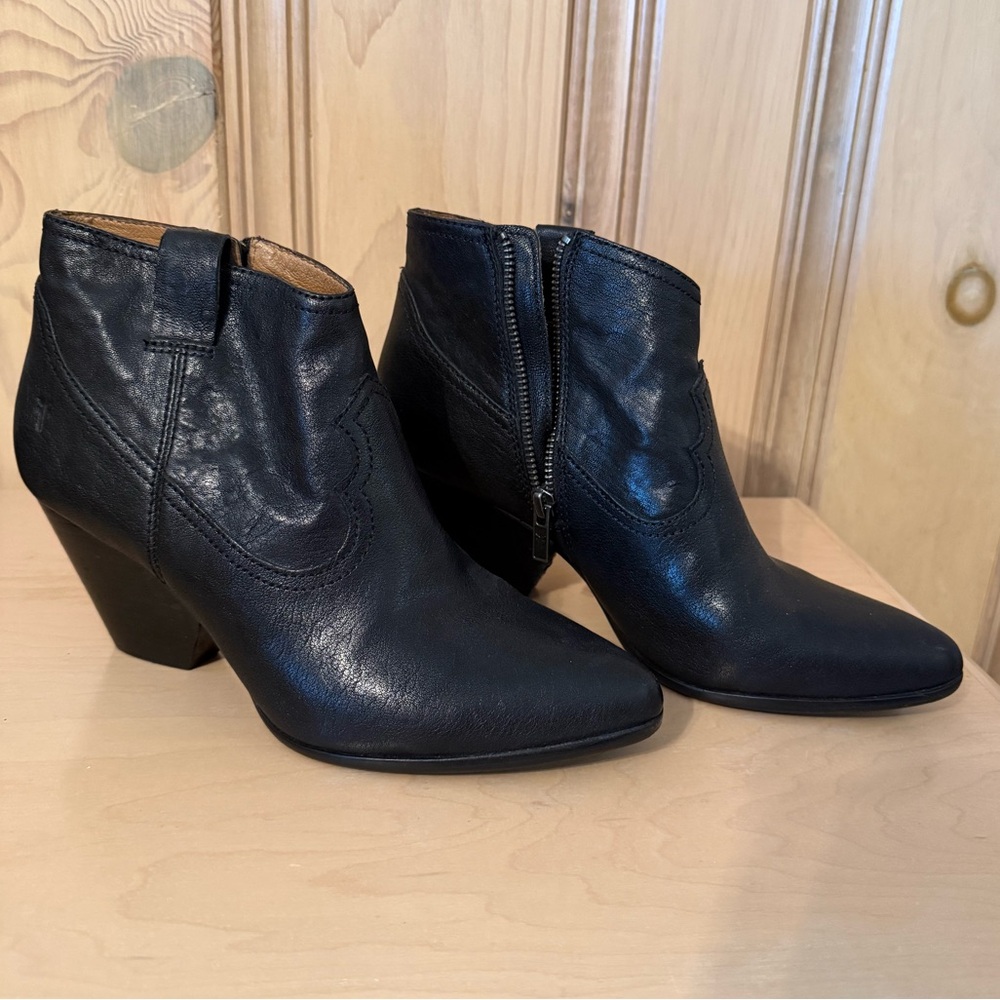Frye Renee Western Ankle Booties Women 9M Black Leather, EUC